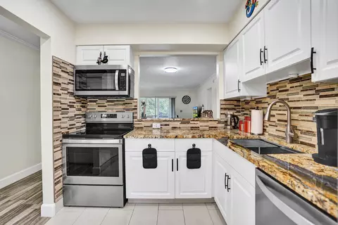 140 Lake Meryl Dr #140, West Palm Beach, FL 33411