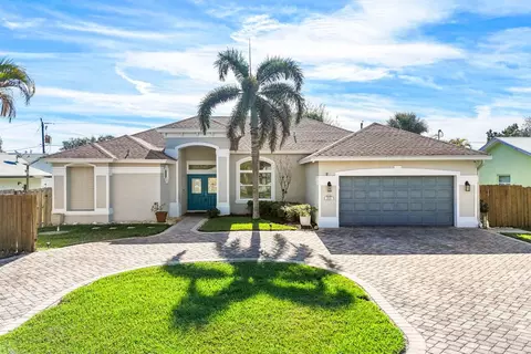 8120 SE Crossrip St, Hobe Sound, FL 33455