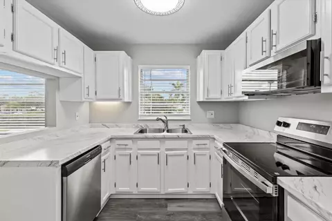 8 Vista Gardens Trl #201, Vero Beach, FL 32962