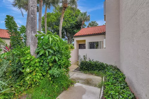 22 Via De Casas Sur #101, Boynton Beach, FL 33426