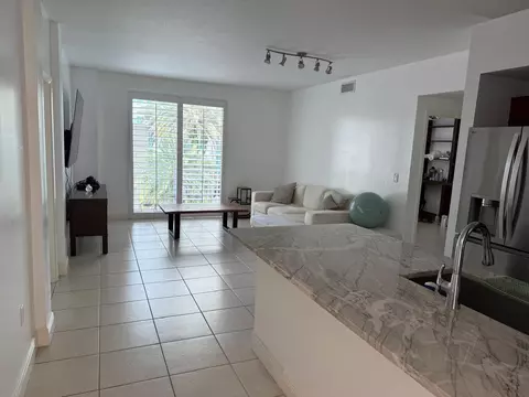 7275 SW 90th Way #311, Miami, FL 33156