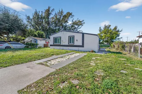 5909 Pinewood Ave, West Palm Beach, FL 33407