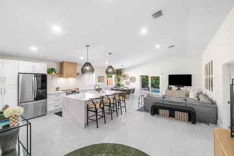 4020 NW 2nd Ct, Delray Beach, FL 33445