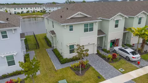 663 SE Lake Falls St, Port St Lucie, FL 34984