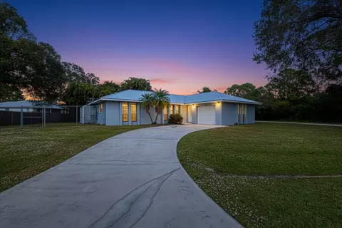 183 SW Airview Ave, Port Saint Lucie, FL 34984