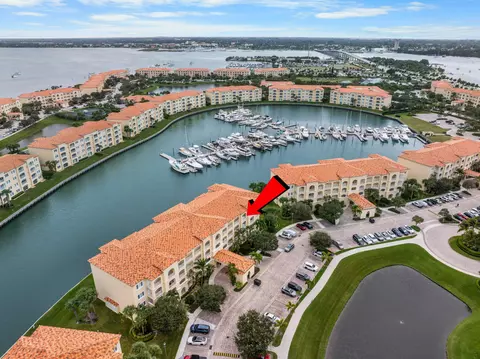 8 Harbour Isle Dr E #PH5, Fort Pierce, FL 34949