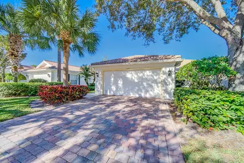 8199 Saint Johns Ct, Wellington, FL 33414