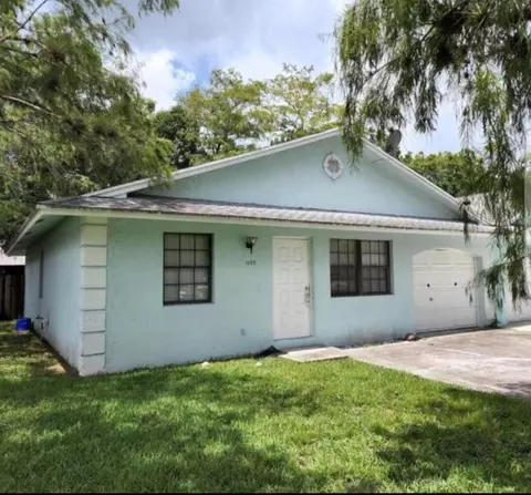 1185 Mulberry Pl, Wellington, FL 33414