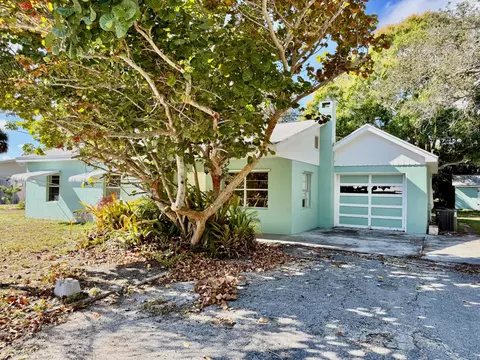 1050 NE Wright Ave, Jensen Beach, FL 34957