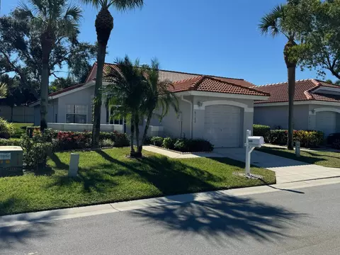8100 Summer Shores Dr, Delray Beach, FL 33446