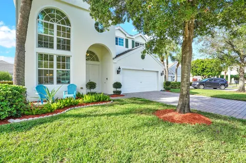 108 Devonshire Cir, Royal Palm Beach, FL 33414