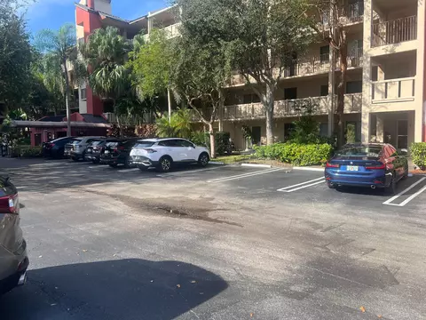 2208 S Cypress Bend Dr #106, Pompano Beach, FL 33069