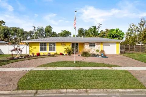 1425 SE San Sovina Ter, Port Saint Lucie, FL 34952