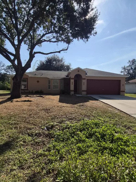 1042 Lava St SE, Palm Bay, FL 32909