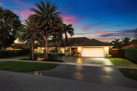 2063 Amesbury Cir, Wellington, FL 33414