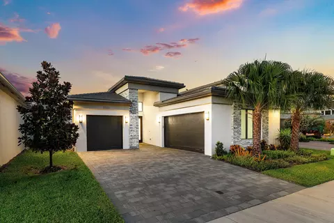 8233 Essex Country Club Dr, Boca Raton, FL 33434