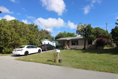 5702 Briarwood St, Mangonia Park, FL 33407