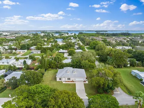 1410 4th Ct, Vero Beach, FL 32960