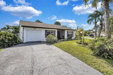 6137 Rainbow Cir, Greenacres, FL 33463
