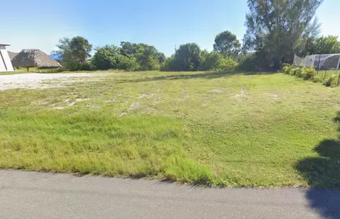 27 SW 22nd Ct, Cape Coral, FL 33991