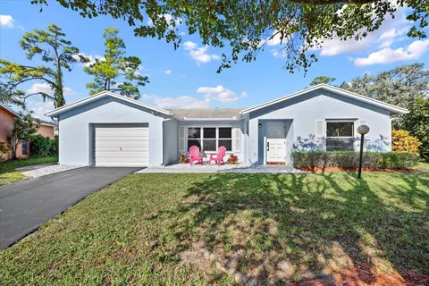 7290 Pinecone Ter, Lake Worth, FL 33467