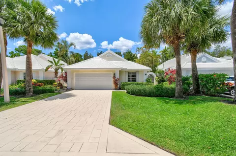 9293 Heathridge Dr, West Palm Beach, FL 33411