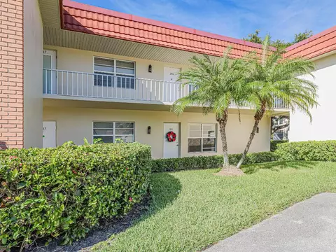 16 Vista Palm Ln #106, Vero Beach, FL 32962