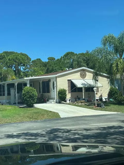 456 Tropical Isles Cir, Fort Pierce, FL 34982