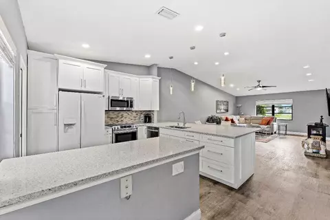6112 Kings Gate Cir, Delray Beach, FL 33484