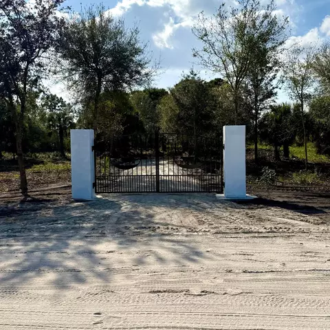 7805 21st St SW, Vero Beach, FL 32968