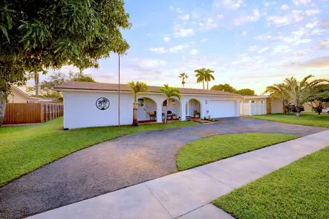 8820 NW 4th, Pembroke Pines, FL 33024