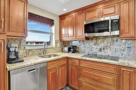 806 SE 7th St #403, Deerfield Beach, FL 33441