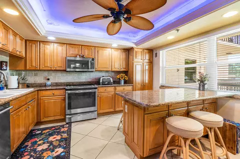 374 Golfview Rd #205, North Palm Beach, FL 33408