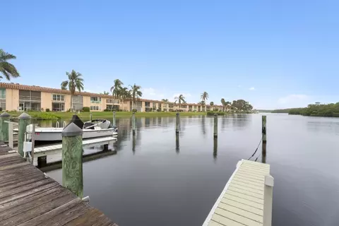 2600 S Kanner #F8, Stuart, FL 34994