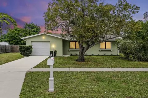 435 NE Solida Cir, Port Saint Lucie, FL 34983