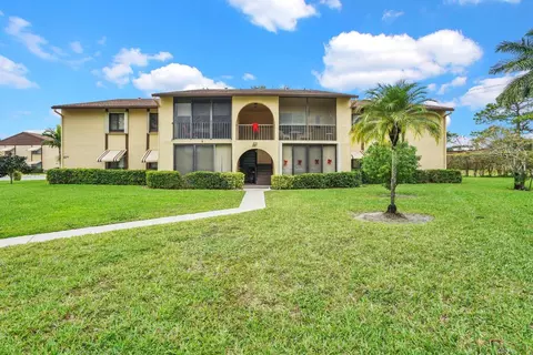 221 Pine Hov #B-2, Greenacres, FL 33463