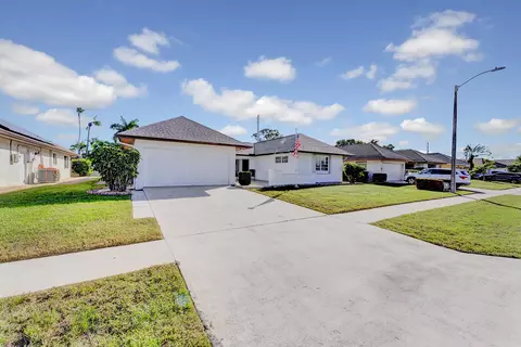 10306 Greentrail Dr N, Boynton Beach, FL 33436