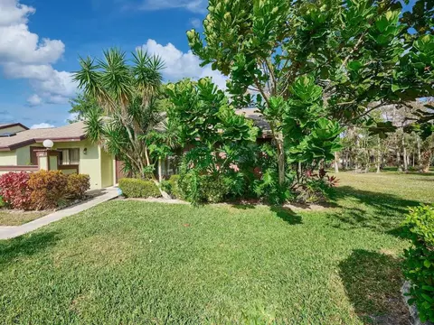498 Iron Forge Ct, Royal Palm Beach, FL 33411