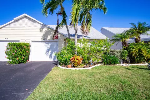 2537 SE Tropical East Cir E, Port Saint Lucie, FL 34952