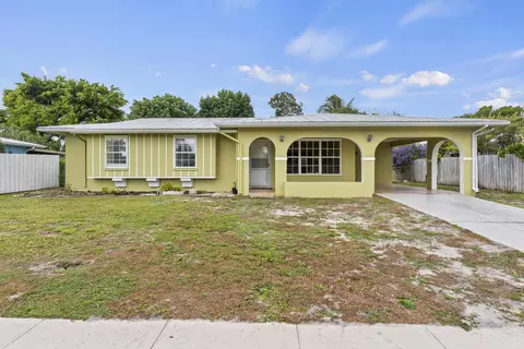 821 SE Solaz Ave, Port Saint Lucie, FL 34983