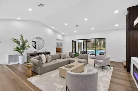8899 NW 47th Dr, Coral Springs, FL 33067