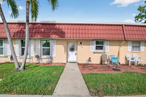 676 Laconia Cir #B, Lake Worth, FL 33467