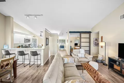 10423 S Circle Lake Dr #202, Boynton Beach, FL 33437