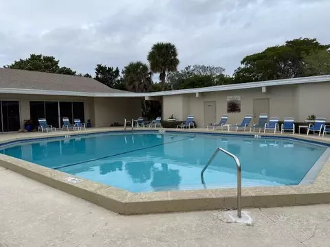 315 Circle Dr #202, Boynton Beach, FL 33435