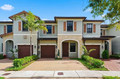 10441 W 32nd Ln, Hialeah, FL 33018