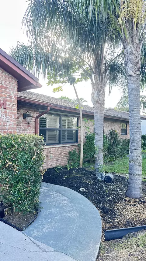 2842 Somerset Road Rd, Lake Worth, FL 33462
