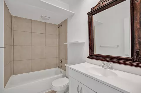 Bath - 2311 NE 36th St #2F, Lighthouse Point, FL 33064 photo 1 of 1