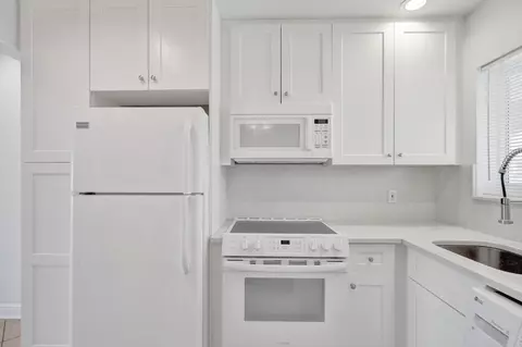 Kitchen - 2311 NE 36th St #2F, Lighthouse Point, FL 33064 photo 1 of 2