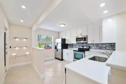 1090 Guildford E #1090, Boca Raton, FL 33434
