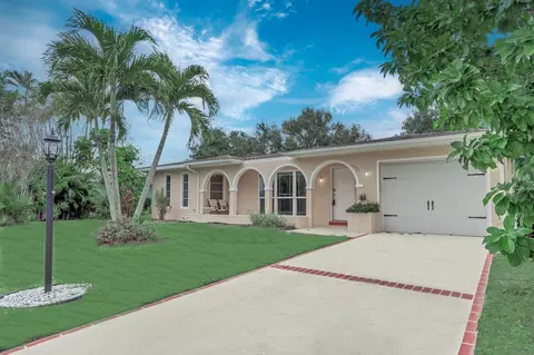 1371 SE San Souci Ln, Port Saint Lucie, FL 34952